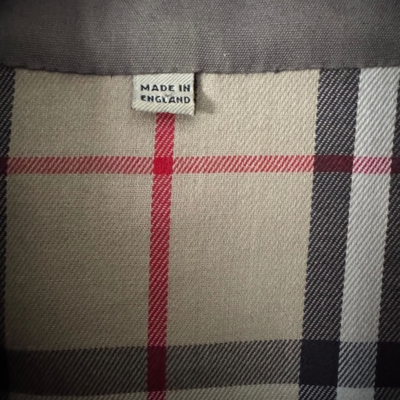Burberry Trench, modern cut US size 10 Uk size 12 - Picture 14 of 16